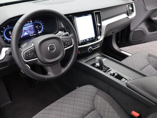 Volvo  V60 2.0 B4 Core | Achteropkomend verkeer waarschuwing | Achterruitverwarming | Achteruitrij assistent ActivLease financial lease