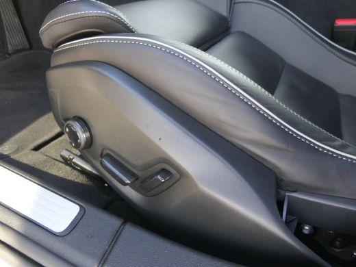 Volvo  V60 T6 Plug-in hybrid AWD Plus Dark | Trekhaak | Harman/Kardon | Verwarmbare Stoelen / Stuurwiel | 36... ActivLease financial lease