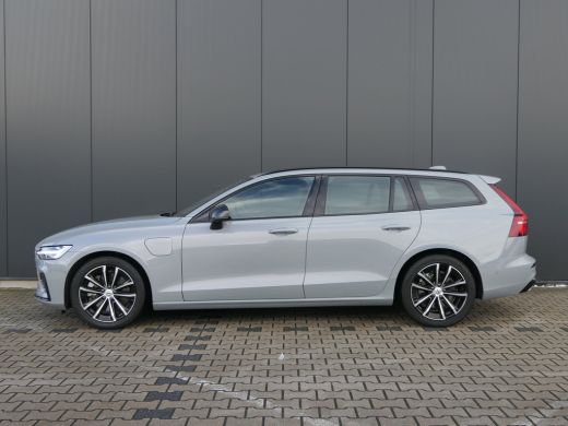 Volvo  V60 T6 Plug-in hybrid AWD Plus Dark | Trekhaak | Harman/Kardon | Verwarmbare Stoelen / Stuurwiel | 36... ActivLease financial lease
