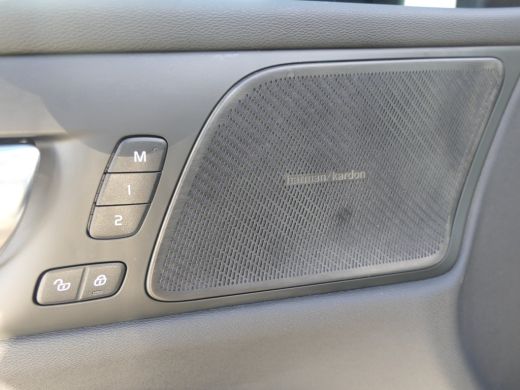 Volvo  V60 T6 Plug-in hybrid AWD Plus Dark | Trekhaak | Harman/Kardon | Verwarmbare Stoelen / Stuurwiel | 36... ActivLease financial lease