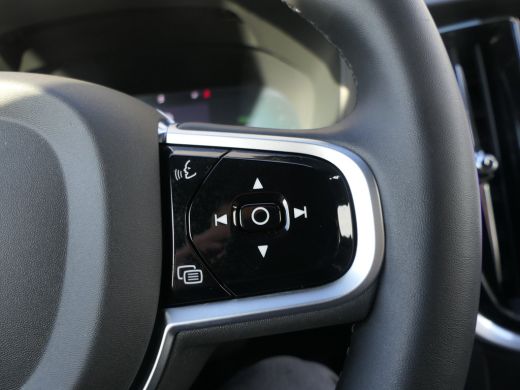 Volvo  V60 T6 Plug-in hybrid AWD Plus Dark | Trekhaak | Harman/Kardon | Verwarmbare Stoelen / Stuurwiel | 36... ActivLease financial lease