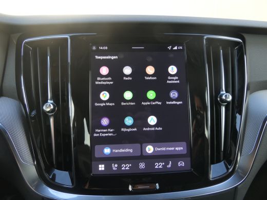 Volvo  V60 T6 Plug-in hybrid AWD Plus Dark | Trekhaak | Harman/Kardon | Verwarmbare Stoelen / Stuurwiel | 36... ActivLease financial lease