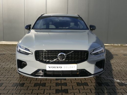 Volvo  V60 T6 Plug-in hybrid AWD Plus Dark | Trekhaak | Harman/Kardon | Verwarmbare Stoelen / Stuurwiel | 36... ActivLease financial lease