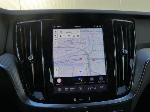 Volvo  V60 T6 Plug-in hybrid AWD Plus Dark | Trekhaak | Harman/Kardon | Verwarmbare Stoelen / Stuurwiel | 36... ActivLease financial lease