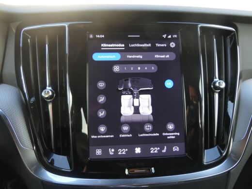 Volvo  V60 T6 Plug-in hybrid AWD Plus Dark | Trekhaak | Harman/Kardon | Verwarmbare Stoelen / Stuurwiel | 36... ActivLease financial lease