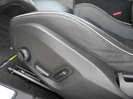 Volvo  V60 T6 Plug-in hybrid AWD Plus Dark | Trekhaak | Harman/Kardon | Verwarmbare Stoelen / Stuurwiel | 36... ActivLease financial lease