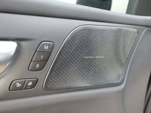 Volvo  V60 T6 Plug-in hybrid AWD Plus Dark | Trekhaak | Harman/Kardon | Verwarmbare Stoelen / Stuurwiel | 36... ActivLease financial lease