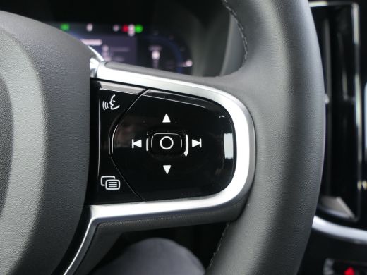 Volvo  V60 T6 Plug-in hybrid AWD Plus Dark | Trekhaak | Harman/Kardon | Verwarmbare Stoelen / Stuurwiel | 36... ActivLease financial lease