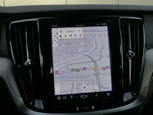 Volvo  V60 T6 Plug-in hybrid AWD Plus Dark | Trekhaak | Harman/Kardon | Verwarmbare Stoelen / Stuurwiel | 36... ActivLease financial lease