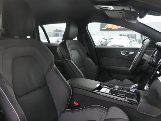 Volvo  V60 T6 Plug-in hybrid AWD Plus Dark | Trekhaak | Harman/Kardon | Verwarmbare Stoelen / Stuurwiel | 36... ActivLease financial lease
