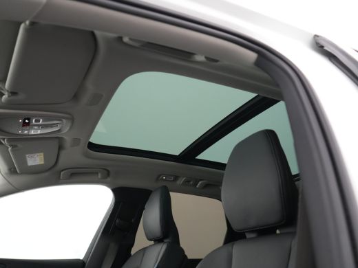 Volvo  XC60 2.0 T6 Plug-in hybrid AWD Plus Dark | Luchtvering | Panoramadak | Leder | Elek stoel | Camera ActivLease financial lease