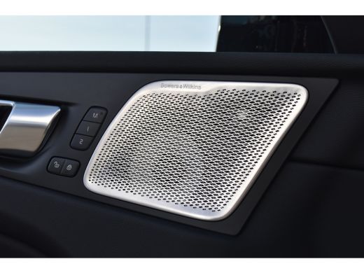 Volvo  XC60 2.0 T6 Plug-in hybrid AWD Ultra Black Edition | Nieuw Model! | B&W | Luchtvering | Panoramadak | ActivLease financial lease