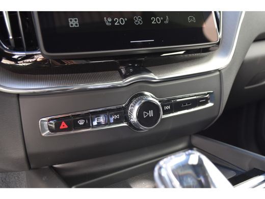 Volvo  XC60 2.0 T6 Plug-in hybrid AWD Ultra Black Edition | Nieuw Model! | B&W | Luchtvering | Panoramadak | ActivLease financial lease