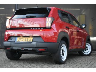 Fiat Grande Panda RED 11kW 44 kWh DEMO-DEAL! | Navigatie by App | Parkeersensoren v/a | Cruise Control | Full-LED | !!