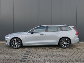 Volvo  V60 T6 Plug-in hybrid AWD Plus Dark | Trekhaak | Harman/Kardon | Verwarmbare Stoelen / Stuurwiel | 36...