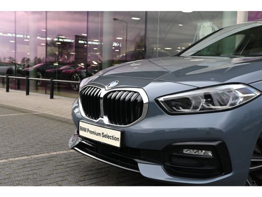 BMW 1 Serie 118i Sport Line Automaat / Sportstoelen / LED / Live Cockpit Professional / Cruise Control ActivLease financial lease