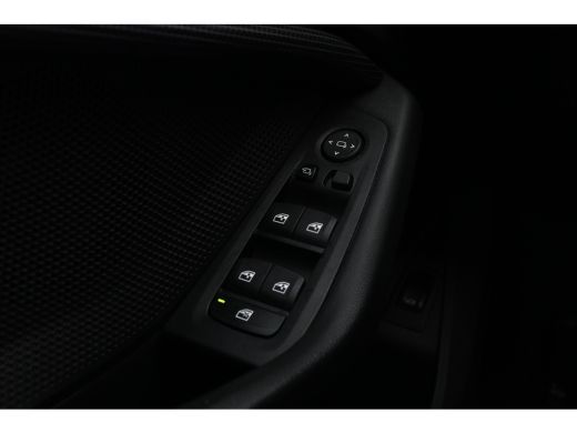 BMW 1 Serie 118i Sport Line Automaat / Sportstoelen / LED / Live Cockpit Professional / Cruise Control ActivLease financial lease