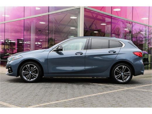 BMW 1 Serie 118i Sport Line Automaat / Sportstoelen / LED / Live Cockpit Professional / Cruise Control ActivLease financial lease