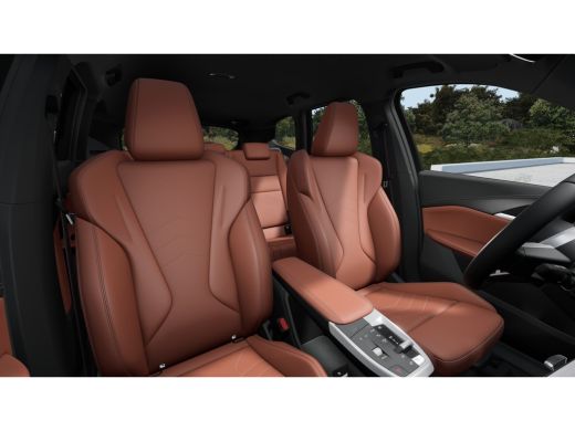 BMW iX1 eDrive20 M Sport / Sportstoelen / Achteruitrijcamera / M Adaptief onderstel / Comfort Access / Ad... ActivLease financial lease