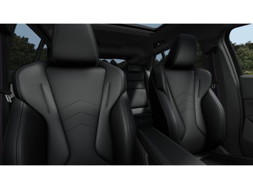 BMW iX2 eDrive20 M Sport / Panoramadak / Trekhaak / Sportstoelen / Achteruitrijcamera / M Adaptief onders... ActivLease financial lease