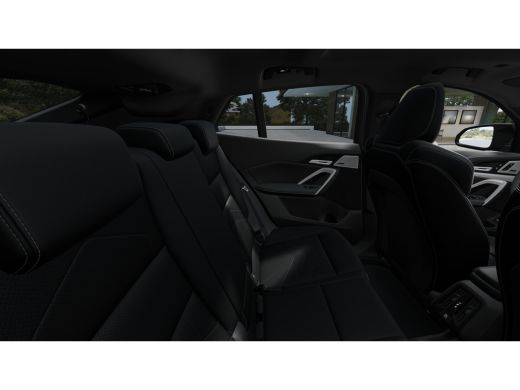 BMW iX2 eDrive20 M Sport / Panoramadak / Trekhaak / Sportstoelen / Achteruitrijcamera / M Adaptief onders... ActivLease financial lease