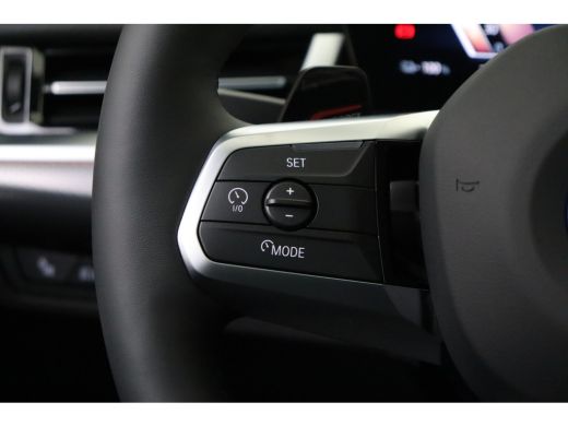 BMW iX2 eDrive20 M Sport / Panoramadak / Trekhaak / Sportstoelen / Achteruitrijcamera / M Adaptief onders... ActivLease financial lease