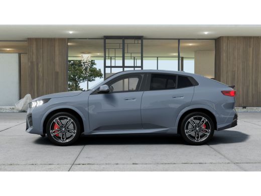 BMW iX2 eDrive20 M Sport / Panoramadak / Trekhaak / Sportstoelen / Achteruitrijcamera / M Adaptief onders... ActivLease financial lease