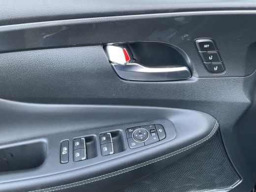 Hyundai Santa Fe 7-Pers 1.6 T-GDI HEV Premium 7p. HUD Leer Stoelkoel+verw. 360&deg; 7 Zits ActivLease financial lease