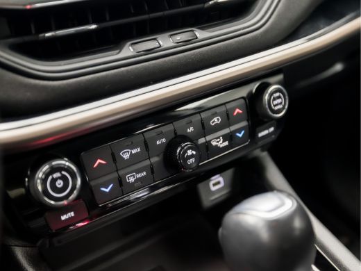 Jeep Compass 4xe 240 Plug-in Hybrid Electric Upland 240Pk Automaat (VIRTUAL COCKPIT, APPLE CARPLAY, GROOT NAVI... ActivLease financial lease