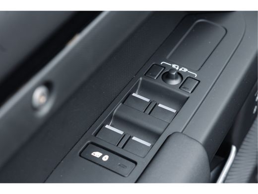 Land Rover Defender 110 D250 Hardtop Commercial | 20" County velgen | Luchtvering | 3 persoons Jumpseat | ActivLease financial lease