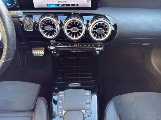 Mercedes-Benz CLA Shooting Brake 250 e Business Solution AMG Panoramadak | Sfeer | Camera | Stoelverw | 19"| Geheug... ActivLease financial lease