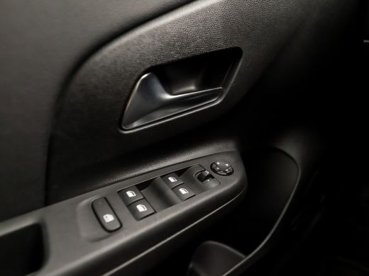 Opel Corsa 1.2 Elegance (APPLE CARPLAY, GROOT NAVI, LEDER, LM VELGEN, SPORTSTOELEN, LED KOPLAMPEN, CRUISE, L... ActivLease financial lease