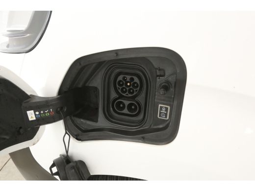 Opel Vivaro-e L2H1 Edition 75 kWh | SOH 91% | Snelladen | Airco | Camera | Cruise | Carplay | 3-Zits | Navi ActivLease financial lease