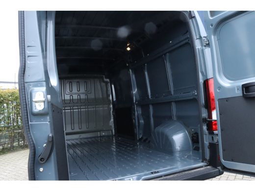 Peugeot Boxer 2.2 BlueHDi 180 S&S L3H2 3.5t Zwaar HD | Achteruitrijcamera | Airco | Bluetooth telefoonvoorberei... ActivLease financial lease