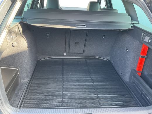 Skoda Octavia Combi 1.5 TSI Au7 Leer Panodak Trekhaak Stoelverw. Carplay Greentech Business Edition Plus ActivLease financial lease