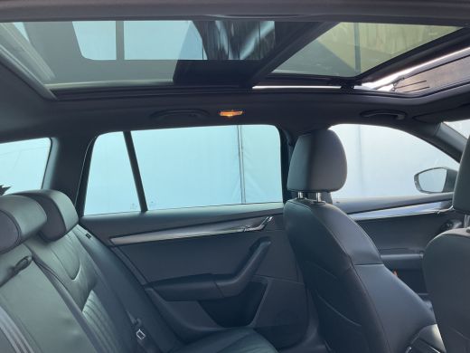 Skoda Octavia Combi 1.5 TSI Au7 Leer Panodak Trekhaak Stoelverw. Carplay Greentech Business Edition Plus ActivLease financial lease