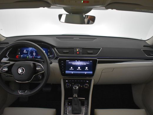 Skoda Superb Combi 1.4 TSI iV Laurin & Klement 218pk | Matrix LED l Leder | Trekhaak | Canton sound | Dodehoek... ActivLease financial lease