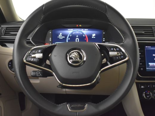 Skoda Superb Combi 1.4 TSI iV Laurin & Klement 218pk | Matrix LED l Leder | Trekhaak | Canton sound | Dodehoek... ActivLease financial lease