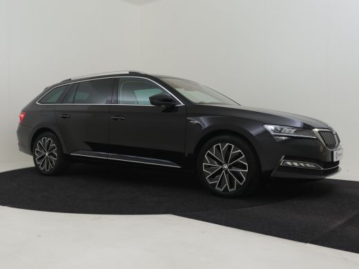 Skoda Superb Combi 1.4 TSI iV Laurin & Klement 218pk | Matrix LED l Leder | Trekhaak | Canton sound | Dodehoek... ActivLease financial lease