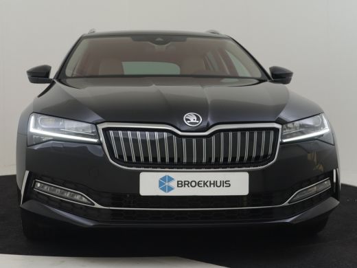 Skoda Superb Combi 1.4 TSI iV Laurin & Klement 218pk | Matrix LED l Leder | Trekhaak | Canton sound | Dodehoek... ActivLease financial lease