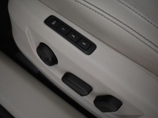 Skoda Superb Combi 1.4 TSI iV Laurin & Klement 218pk | Matrix LED l Leder | Trekhaak | Canton sound | Dodehoek... ActivLease financial lease