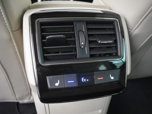 Skoda Superb Combi 1.4 TSI iV Laurin & Klement 218pk | Matrix LED l Leder | Trekhaak | Canton sound | Dodehoek... ActivLease financial lease