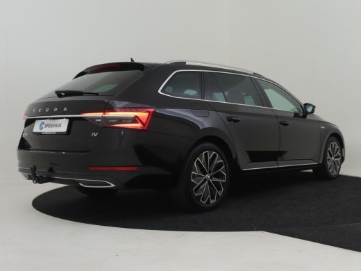 Skoda Superb Combi 1.4 TSI iV Laurin & Klement 218pk | Matrix LED l Leder | Trekhaak | Canton sound | Dodehoek... ActivLease financial lease