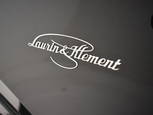 Skoda Superb Combi 1.4 TSI iV Laurin & Klement 218pk | Matrix LED l Leder | Trekhaak | Canton sound | Dodehoek... ActivLease financial lease