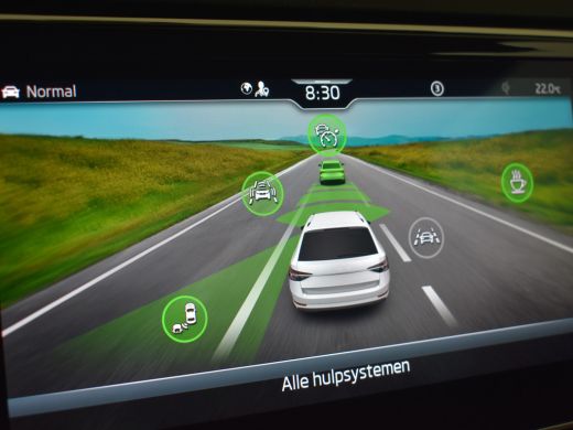 Skoda Superb Combi 1.4 TSI iV Laurin & Klement 218pk | Matrix LED l Leder | Trekhaak | Canton sound | Dodehoek... ActivLease financial lease