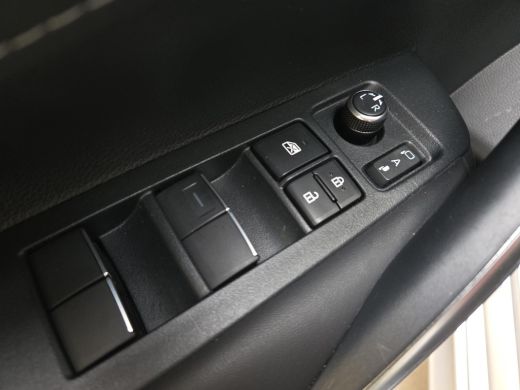 Toyota Corolla Touring Sports Hybrid 140 Dynamic | Apple CarPlay | Parkeersensoren | NL Auto | Rijklaarprijs incl. garantie | ActivLease financial lease