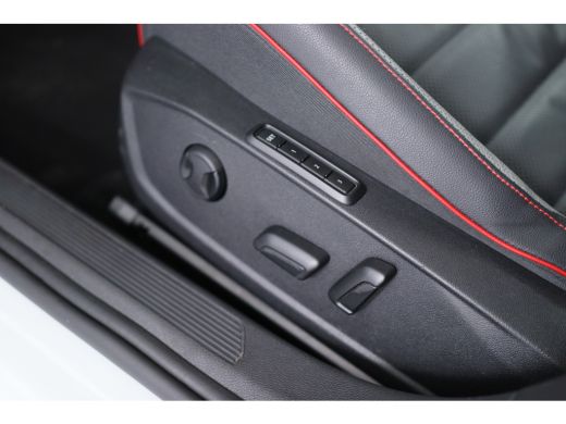 Volkswagen Golf 2.0 TSI GTI | Open Dak | Sfeerverlichting | LED | Memory | Leder | Harman/Kardon | Keyless | Clim... ActivLease financial lease