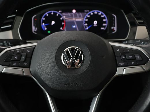 Volkswagen Passat 2.0 TSI R Line | 190pk | Trekhaak | Leder/Alcantara | Stoelverwarming | Camera | Matrix LED | Ada... ActivLease financial lease