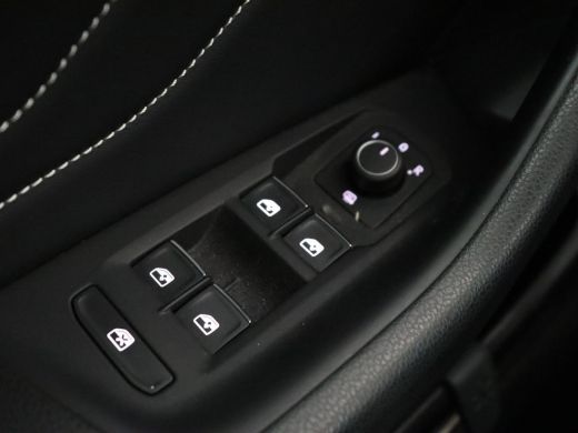 Volkswagen Passat 2.0 TSI R Line | 190pk | Trekhaak | Leder/Alcantara | Stoelverwarming | Camera | Matrix LED | Ada... ActivLease financial lease