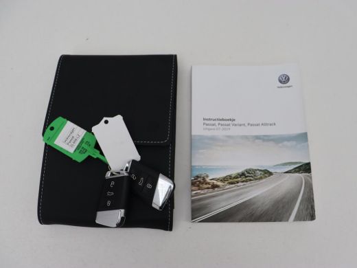 Volkswagen Passat 2.0 TSI R Line | 190pk | Trekhaak | Leder/Alcantara | Stoelverwarming | Camera | Matrix LED | Ada... ActivLease financial lease